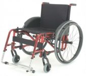 Invalidski voziček na ročni pogon
