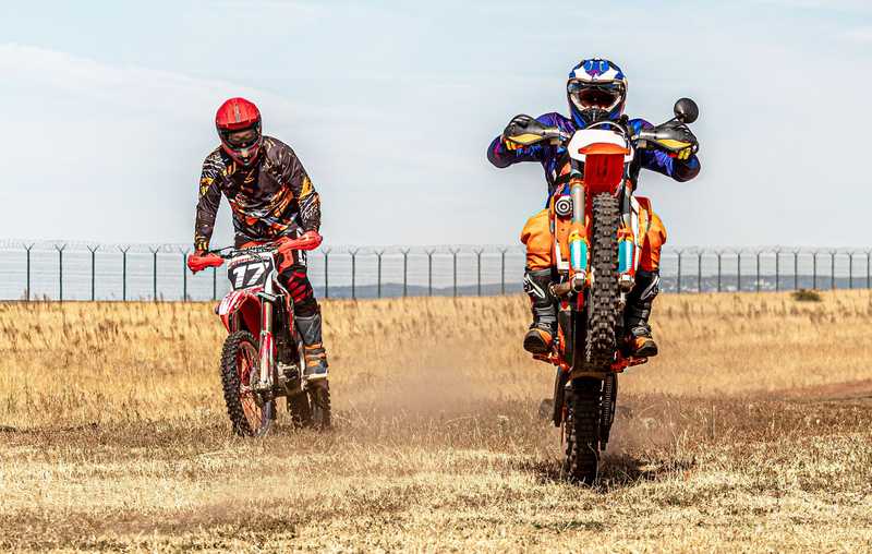 enduro čelade