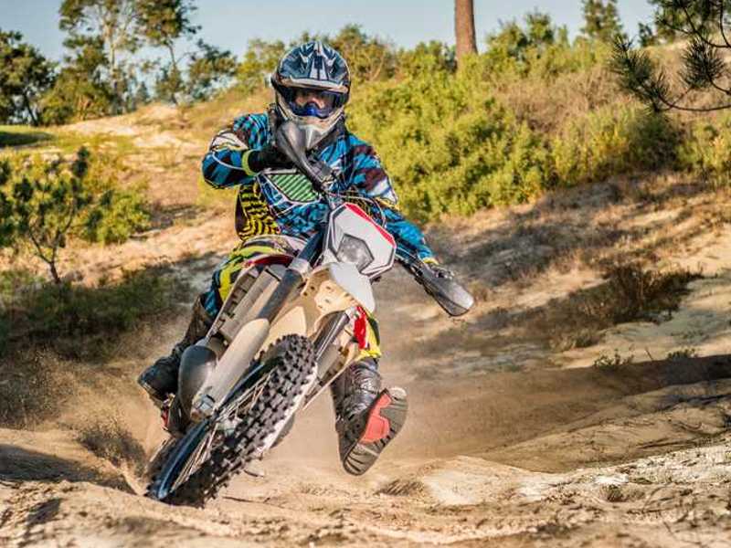 enduro čelade